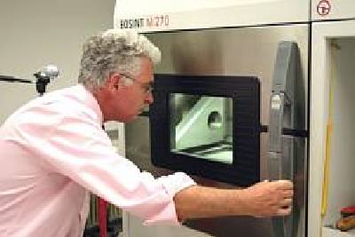 Dr. Günter Saliger looks into the build chamber